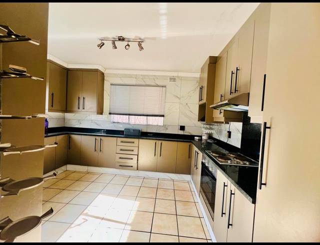 3 BEDROOM HOUSE FOR SALE IN WOODLANDS